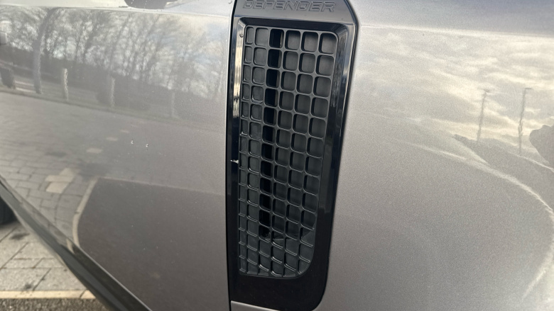 Land Rover Defender 3.0 D250 X-Dynamic SE 110 5dr Auto Diesel Estate